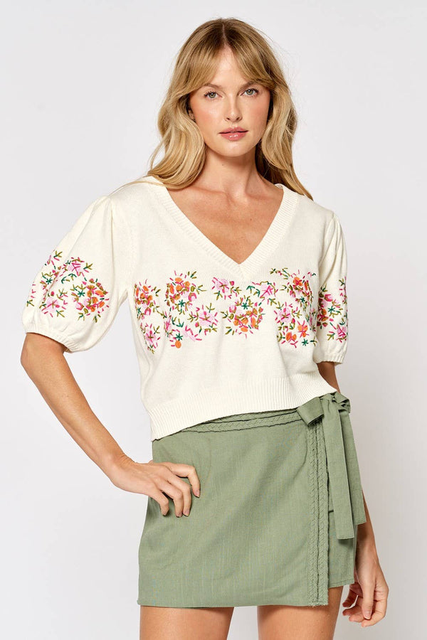 SHORT PUFF SLEEVE SWEATER W/ FLORAL EMBROIDERY