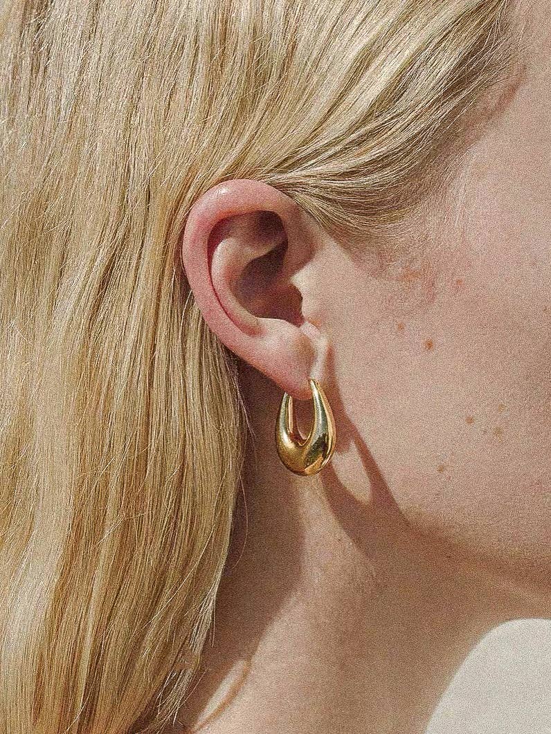 Quinn 18K Classic Droplet Hoop Earring - Flânerie by MAIQ - Terra Cotta Gorge Co.