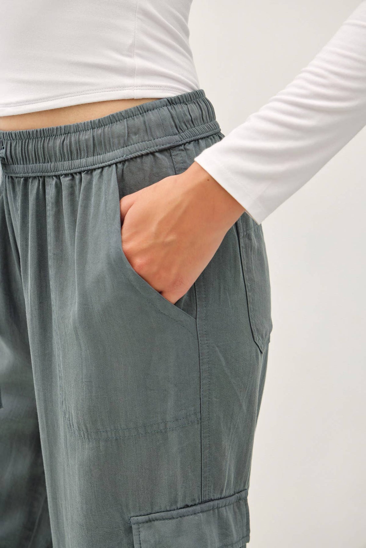 TENCEL HIGH RISE DRAWSTRING WIDE LEG CARGO PANTS - Terra TENCEL HIGH RISE DRAWSTRING WIDE LEG CARGO PANTS - Terra