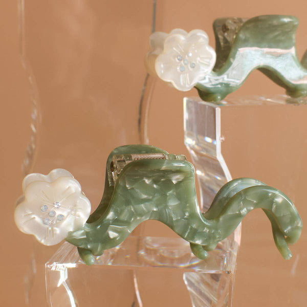 White Orange Blossom Flower Small Squiggle Acetate Hair Claw - WINONA IRENE - Terra Cotta Gorge Co.
