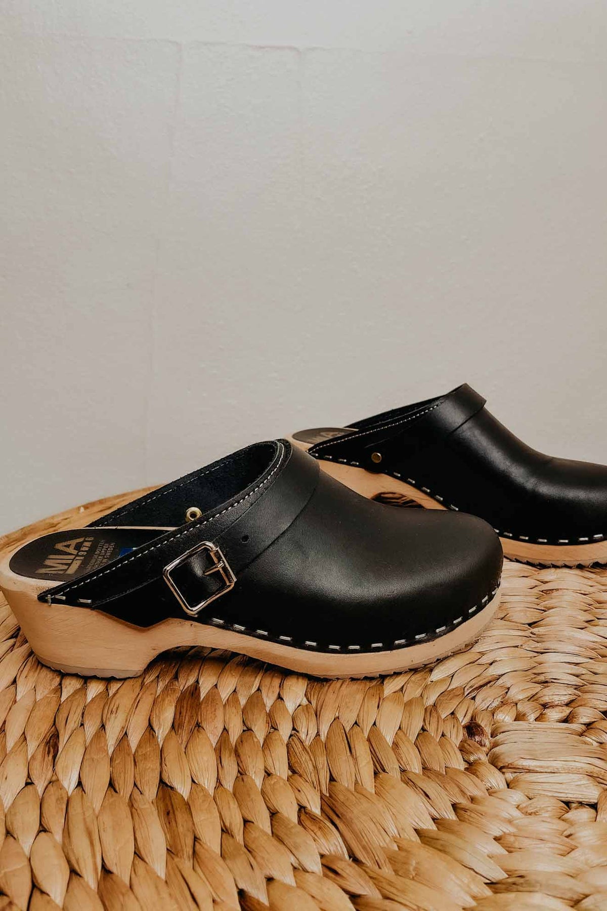 Mia wooden clogs online